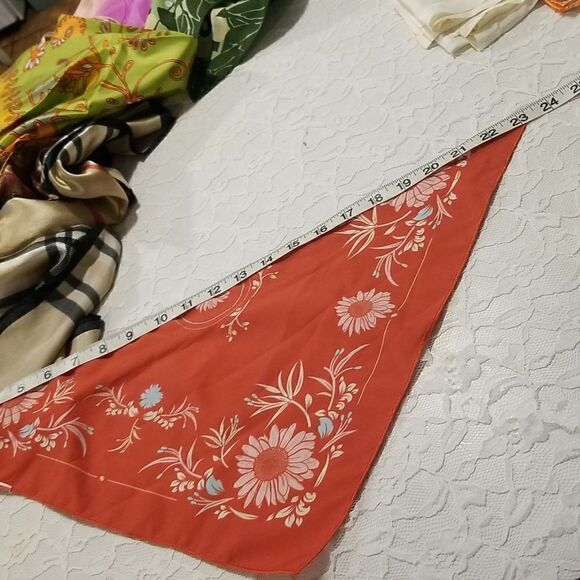 Vintage scarf lot of 11 mixed fabric estate sale find - Picture 11 of 17